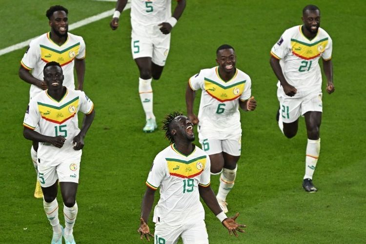Penyerang Senegal, Famara Diedhou (19) melakukan selebrasi usai menjebol gawang Qatar dalam laga Grup A Piala Dunia 2022 di Stadion Al-Thumama, Doha, Qatar, 25 November 2022.