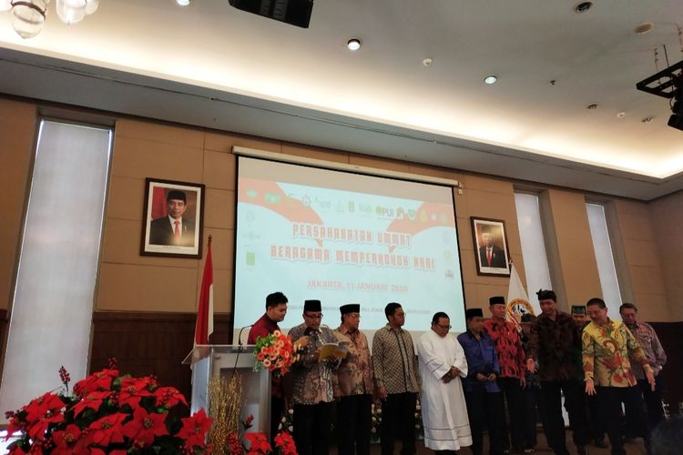 Pengurus Lembaga Persahabatan Ormas Keagamaan (LPOK) saat pengukuhan di Gedung KWI, Salemba, Jakarta Pusat, pada Sabtu (11/1/2020).