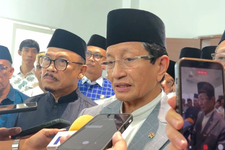 Menag Buka Suara soal Pembatasan HP di Madrasah: Lebih Banyak Mudaratnya
