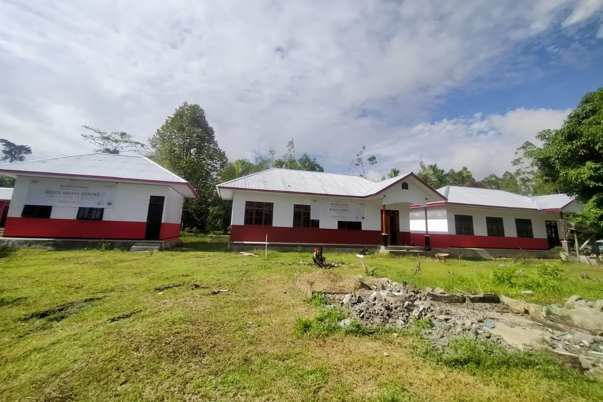 Yayasan Tunas Bakti Nusantara bekerja sama dengan Bosch Indonesia dan AFC Life Science merehabilitasi asrama untuk anak-anak suku pedalaman Papua yang bersekolah di SDN Muko Tanah Merah, Distrik Yaro, Nabire,. Serah terima asrama dilakukan pada Sabtu (15/8/2020).

