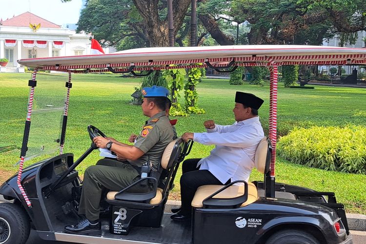 Menteri Pertahanan Prabowo Subianto mendatangi Kompleks Istama Kepresidenan, Jakarta, Kamis (31/8/2023).
