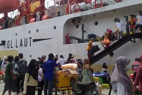 Takut Tak Kebagian Tiket, Ratusan Pemudik Rela Bermalam di Pelabuhan Kalianget Sumenep 