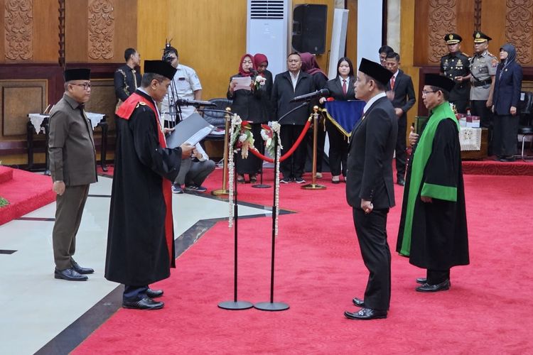 Gantikan Adi Sutarwijono, Syaifuddin Zuhri Resmi Dilantik Jadi Ketua DPRD Surabaya