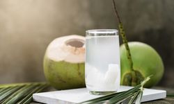 7 Manfaat Minum Air Kelapa, Menurut Ahli Gizi