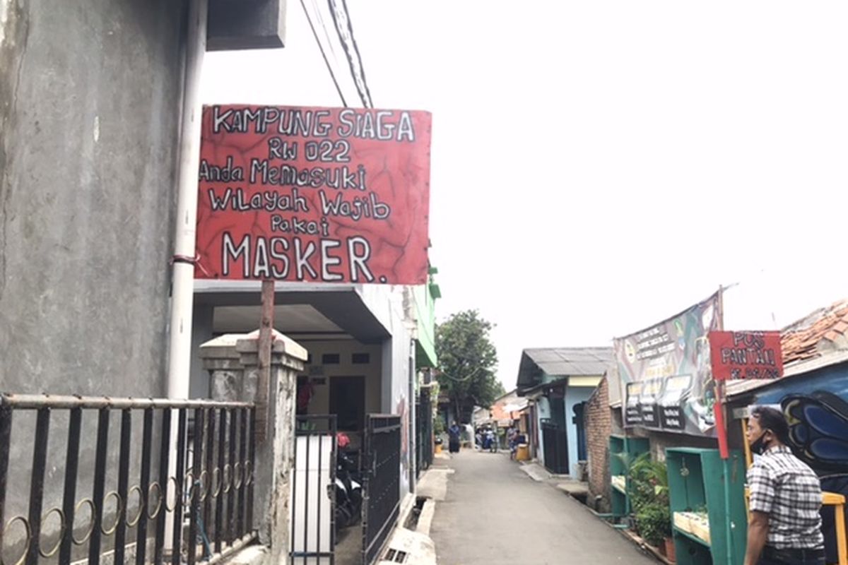 Penerapan RW Siaga di Kampung Rawa Pasung, Bekasi Barat, yang tidak ada pasien positif Covid-19 Rabu (15/7/2020).