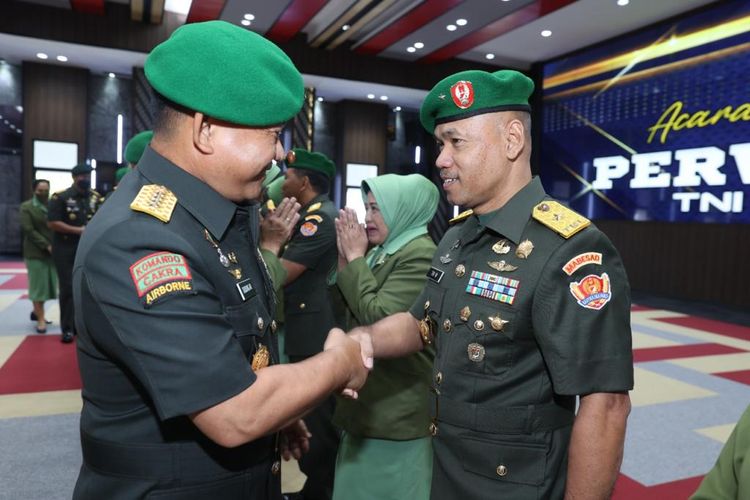 KSAD Jenderal Dudung Abdurachman melakukan sertijab.