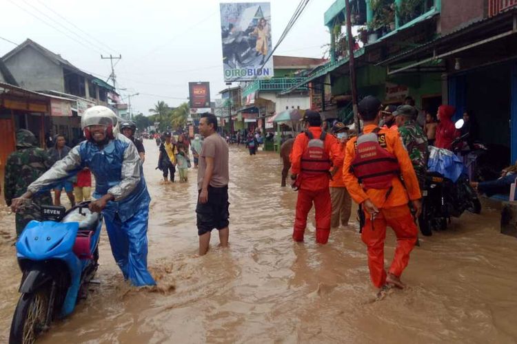 Banjir bandang menerjang Kabupaten Bima, NTB, Jumat (2/4/2021).