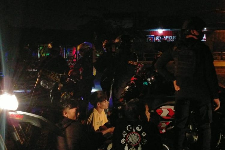 Sekelompok geng motor diamankan Tim Maung Galunggung Polresta Tasikmalaya saat digerebek hendak tawuran di daerah Kawalu, Kota Tasikmalaya, Minggu (18/7/2021) malam.
