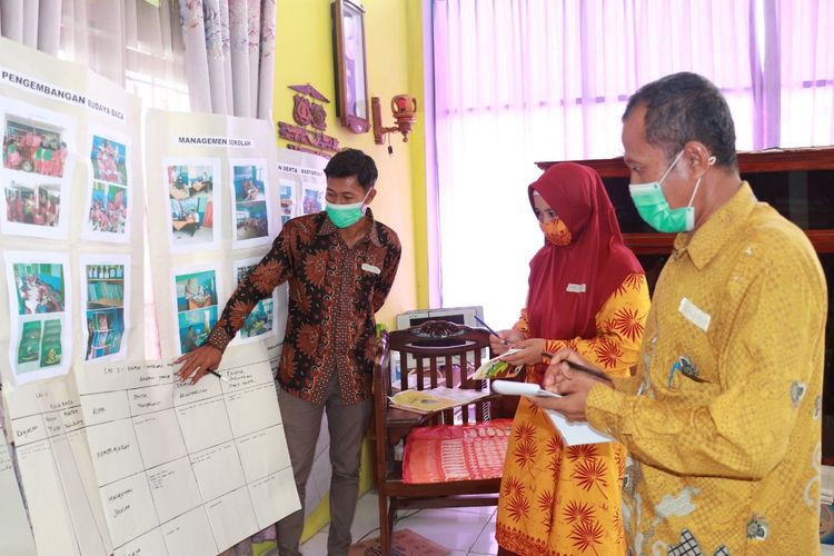 Guru penggerak menjadi trending topik di kalangan pendidik setelah pemerintah menjadikannya sebagai salah satu syarat untuk menjadi kepala sekolah. 