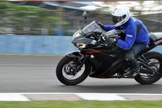 Begini Rasanya Menggeber Yamaha R25 di Sirkuit Sentul