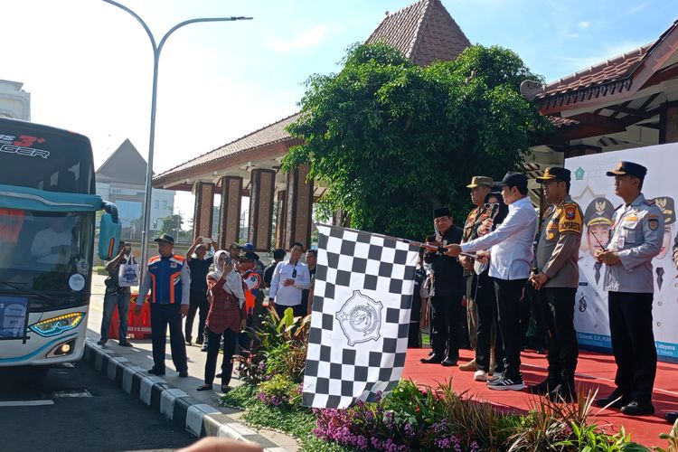 1.400 Warga Sidoarjo Ikut Mudik Gratis, Bupati: Tahun Depan, Lihat Harus Kondisi Keuangan