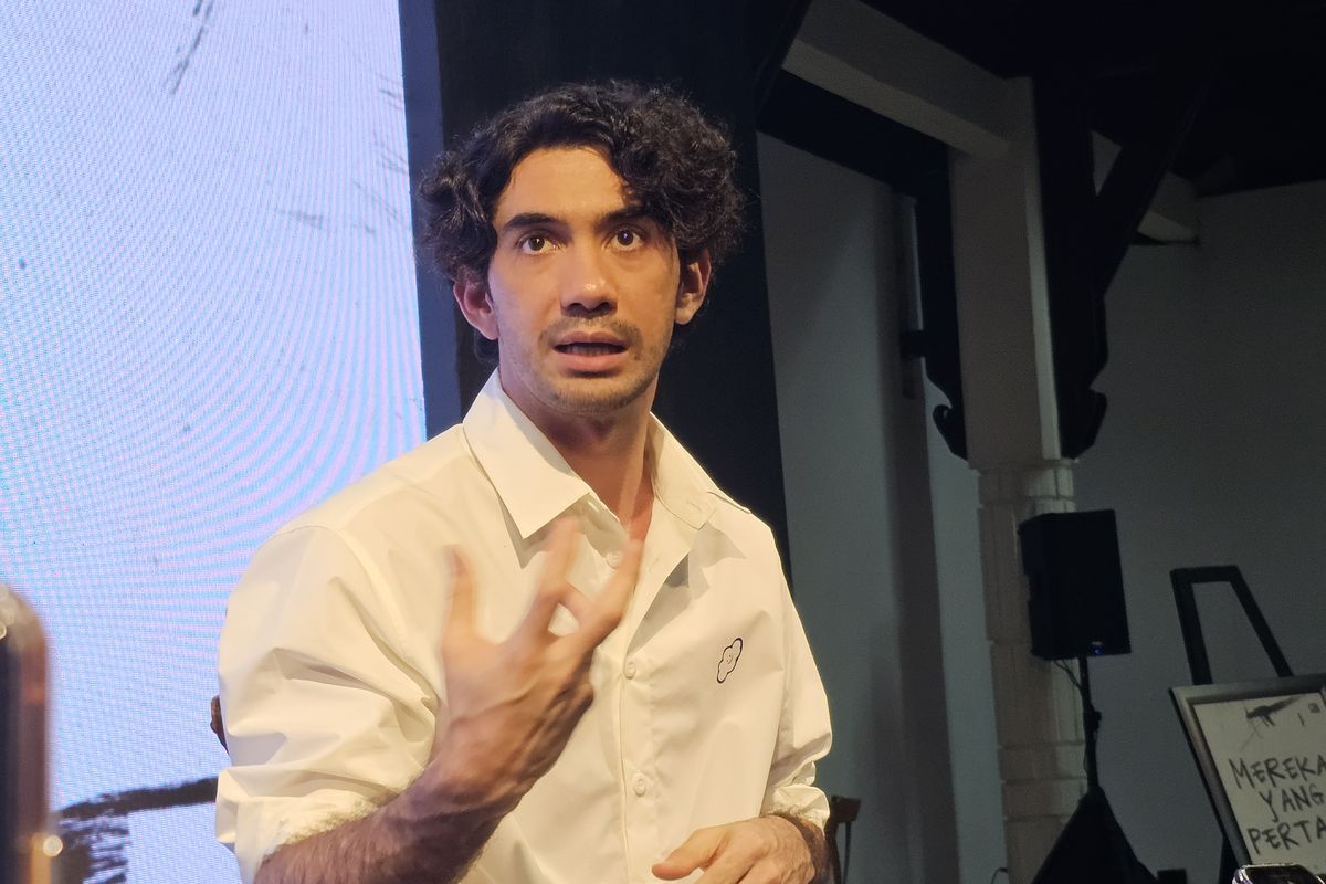 Aktor Reza Rahadian menggelar jumpa pers program Refleksi Dua Dasa Rasa di Bentara Budaya Jakarta, Palmerah, Jakarta, Senin (28/4/2025).