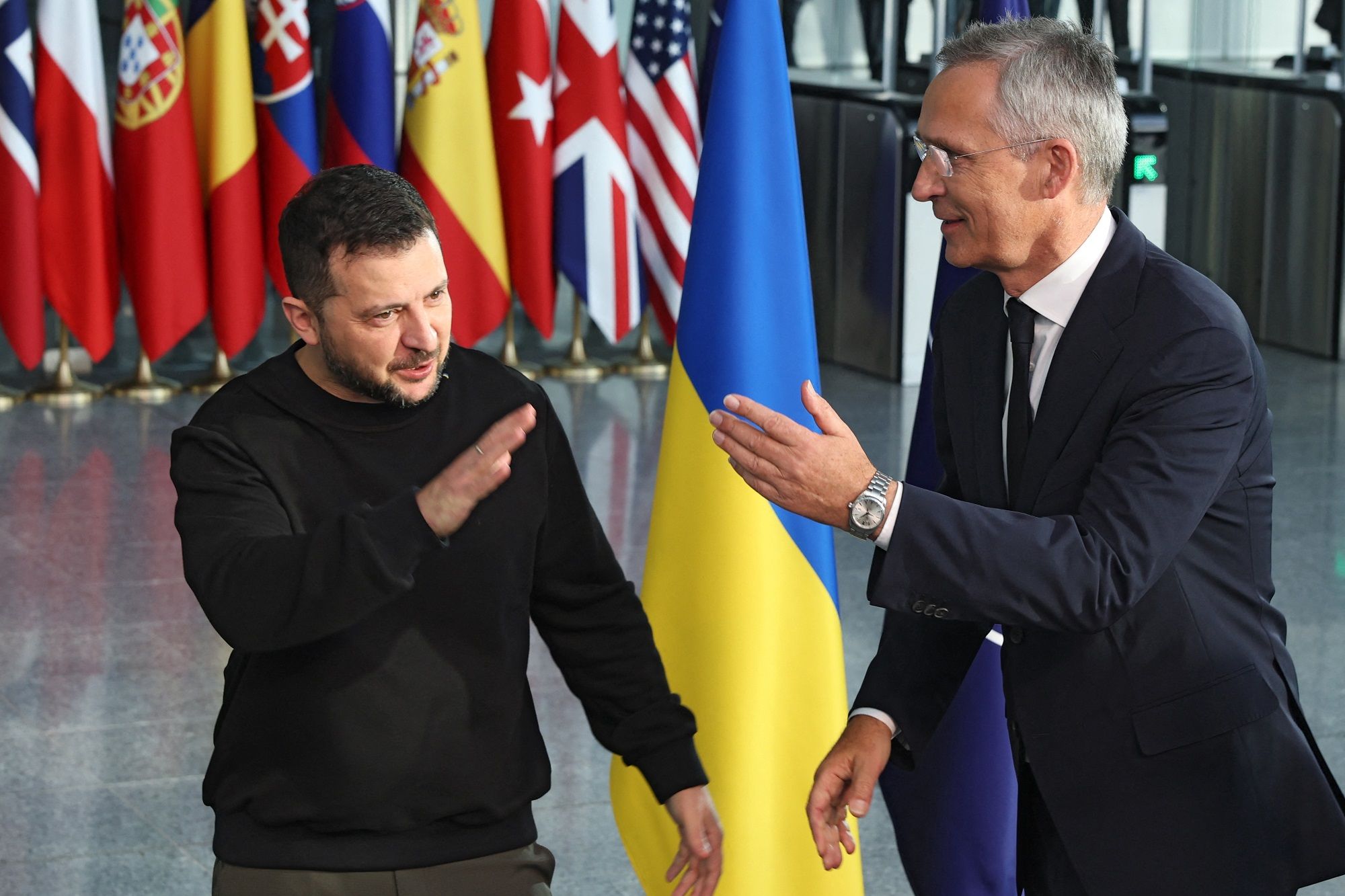 Rangkuman Hari Ke-595 Serangan Rusia ke Ukraina: Zelensky ke Markas NATO | Bantuan Terbaru AS