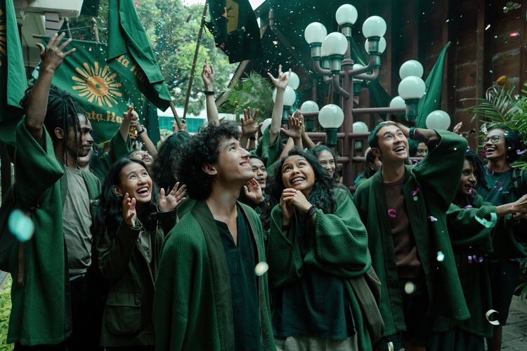 Film Penyalin Cahaya dari sutradara Wregas Bhanuteja akan ditayangkan di Netflix pada 13 Januari 2022. Film ini berhasil meraih 12 piala di Festival Film Indonesia 2021.