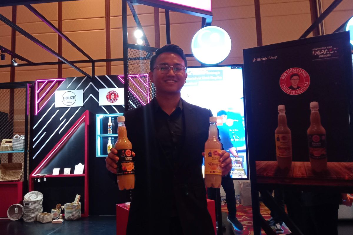 Hafiz (23), pendiri merek minuman Mr. Bentong, yang menjual minuman jahe asli dari Malaysia melalui TikTok.
