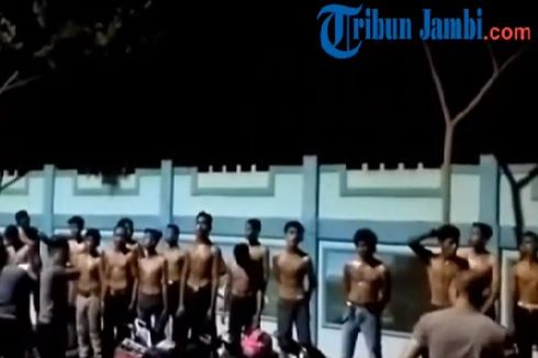 Viral Video Puluhan Remaja Ditilang dan Nyanyi Indonesia Raya Seusai Tertangkap Balapan Liar