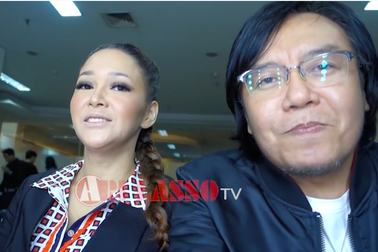 Dua juri Indonesian Idol yang bersahabat Maia Estianty dan Ari Lasso.