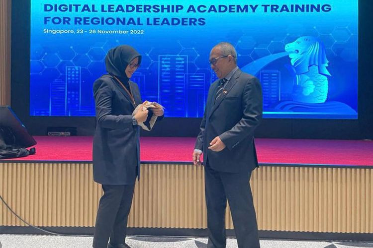 Bupati Banyuwangi Ipuk Fiestiandani ketika mengikuti kegiatan Digital Leadership Academy di Singapura.