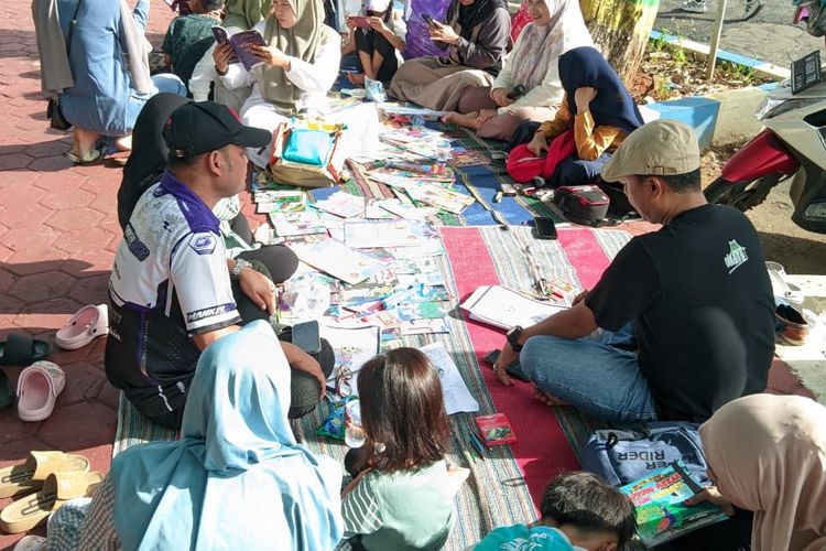 6 Tahun Konsisten Bawa Buku ke Taman, Okara Ajak Anak Sumenep Gemar Membaca