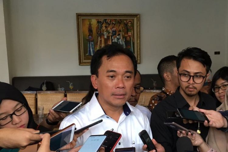 Direktur Keuangan dan Manajemen Risiko Garuda Indonesia Helmi Imam Satriyono saat ditemui di Jakarta, Selasa (23/1/2017)