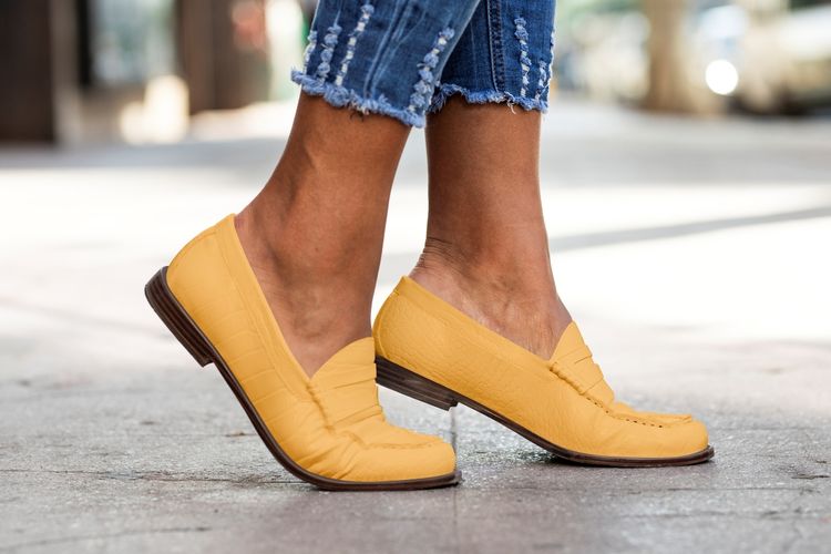 4 Rekomendasi Loafers Lokal Wanita, Bikin Penampilan Stand Out di Kantor