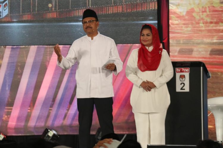 Gus Ipul dan Puti Soekarno saat memberikan closing statmen di debat pamungkas Pilkada Jatim