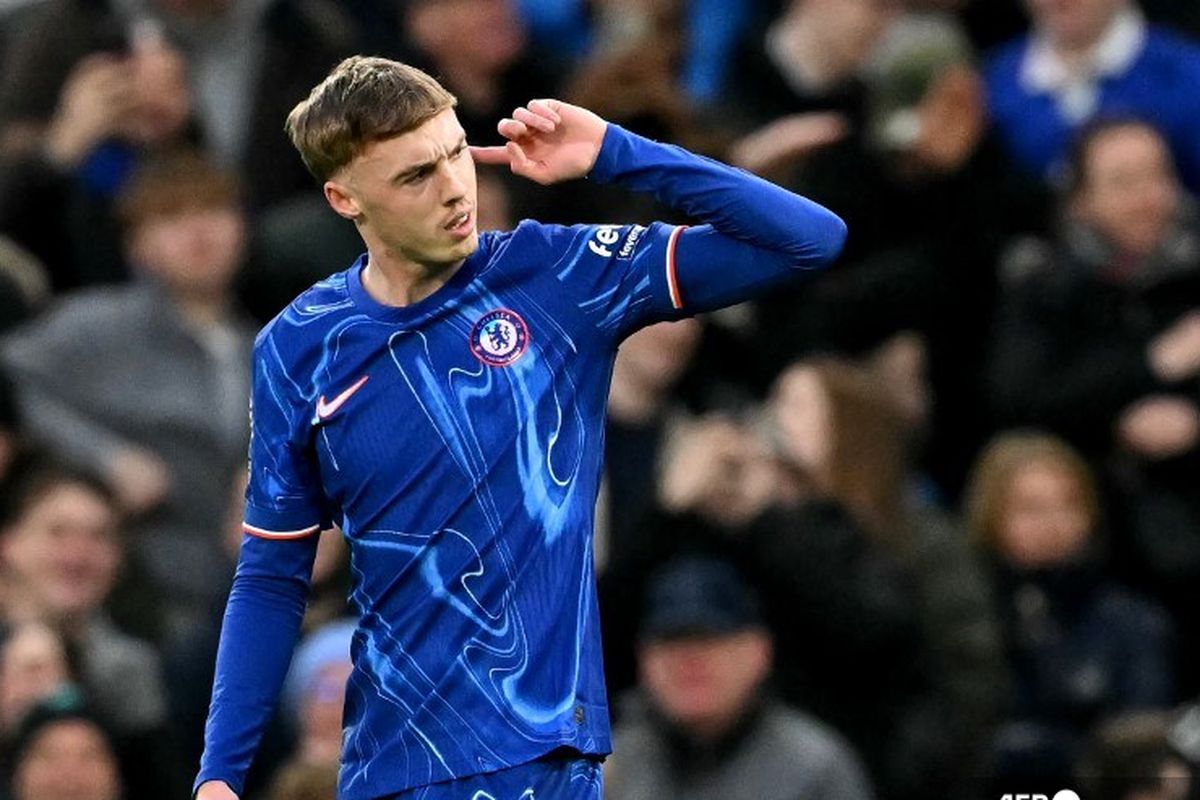 Penyerang Chelsea Cole Palmer merayakan gol pertama tim pada laga Premier League antara Chelsea dan Fulham di Stamford Bridge di London pada 26 Desember 2024.