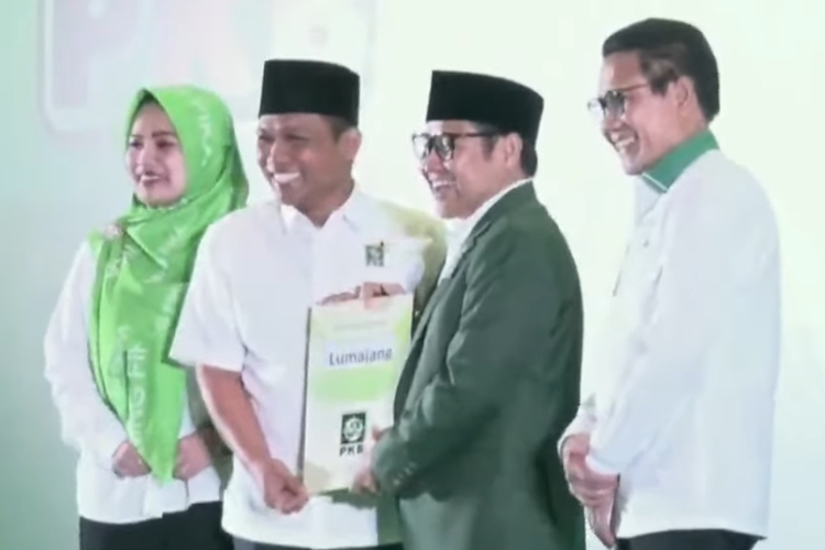 Tangkapan layar youtube KompasTv pemberian Rekomendasi PKB untuk Cak Thoriq dan Ning Fika di  Pilkada Lumajang