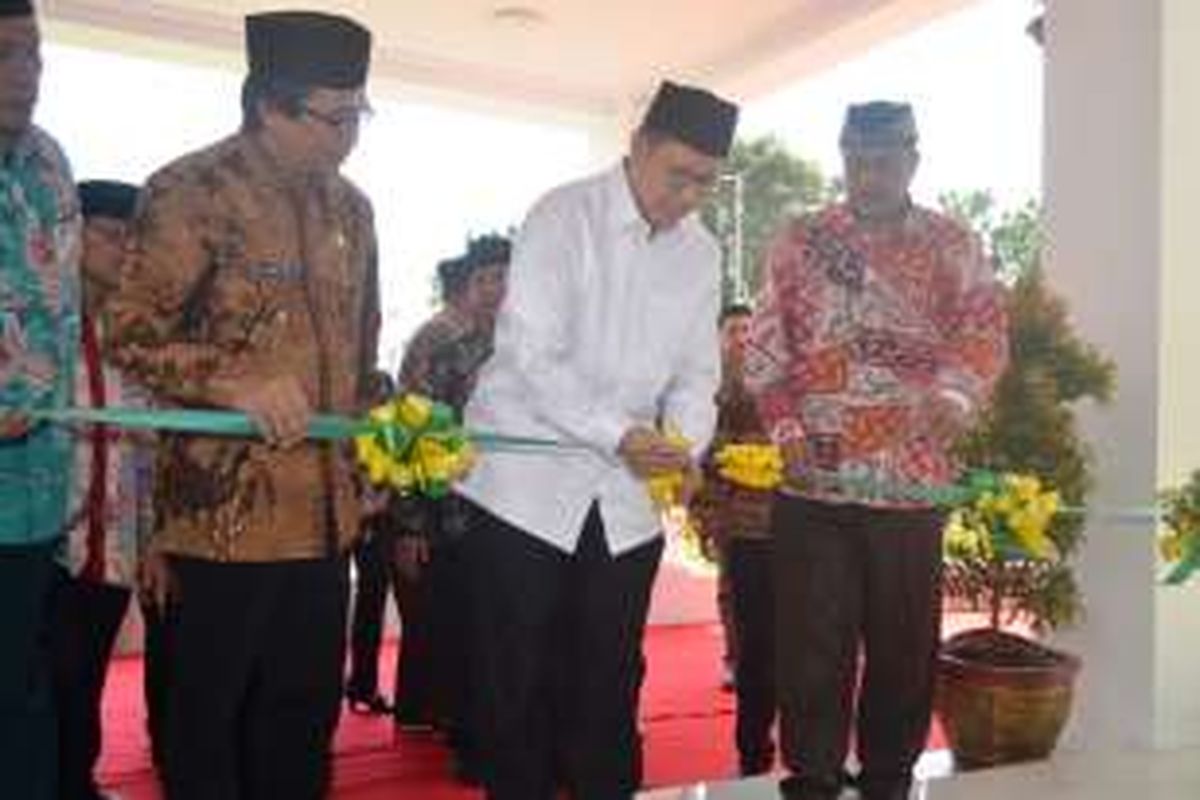 Menteri Agama, Lukman Hakim Saifuddin, Saat Meresmikan Gedung Kuliah Terpadu di Kampus IAIN Jember, Jawa Timur, Jumat (13/01/2017).