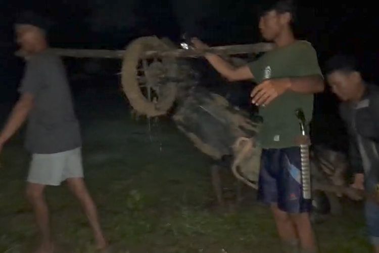 Nekat ikuti Jalur Alternatif Aplikasi Peta, Pemudik Banyumas Malah Tersesat di Hutan