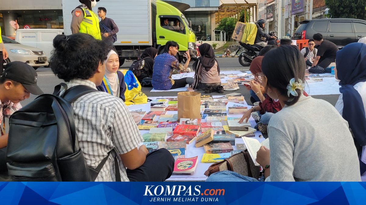 Lapak Baca dan Pasar Baju Bekas Gratis Jadi Cara Mahasiswa Banyumas Sampaikan Kritik kepada Pemerintah