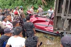 Truk Fuso Tabrak dan Timpa Mobil Rombongan Guru, 5 Korban Tewas