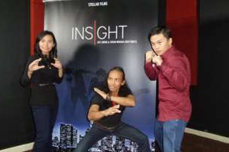 Livi Zheng (kiri), Yayan Ruhiyan (tengah), dan Ken Zheng (kanan) dalam konferensi pers film Insight di Nam Center Hotel, Jakarta Pusat, Selasa (9/8/2016).