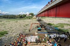 Pemprov Jabar Bersihkan Lautan Sampah di Sungai Citarum Usai Videonya Viral