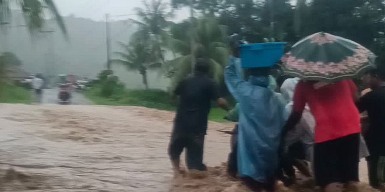 Berita Harian 30 Rumah Terendam Banjir Di Pulau Bawean Gresik Terbaru ...