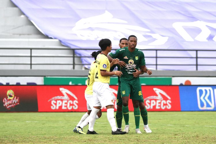 Pertandingan Persebaya vs Persik pada pekan ke-30 Liga 1 2021-2022 di Stadion Kapten I Wayap Dipta, Gianyar, Bali, Kamis (10/3/2022) sore WIB. 