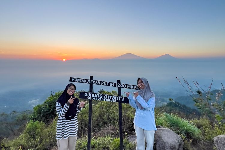 Indahnya Sunrise di Gunung Giyanti, Spot Pendakian Dekat Magelang