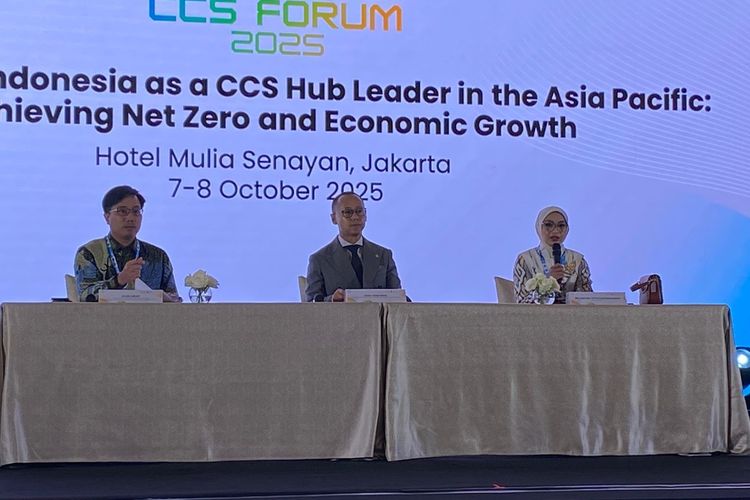 Konferensi pers International & Indonesia Carbon Capture and Storage (IICCS) Forum di Jakarta Pusat, Selasa (7/10/2025).