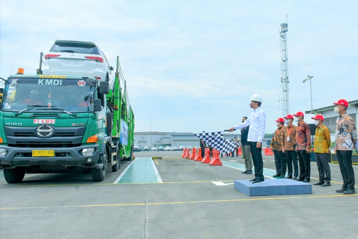 Jokowi lepas ekspor perdana Fortuner ke Australia