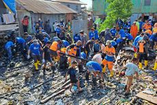 Bersihkan Sampah di Permukiman Terapung Makassar, Pandawara Group: Ini Pengalaman Baru