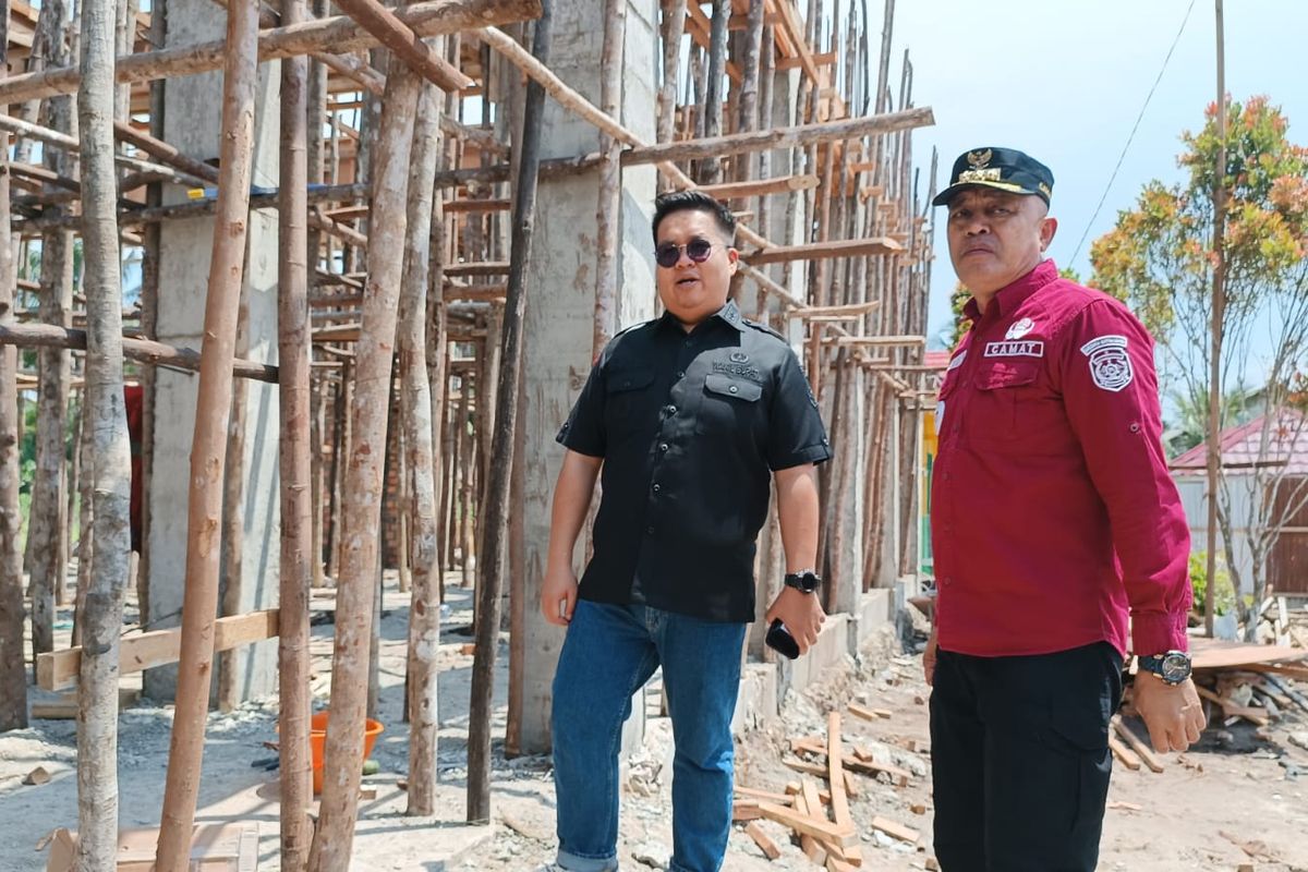 Wabup Kukar berharap dapat mewujudkan pemerataan sarana dan prasarana sekolah saat meninjau pembangunan SD semasa kecilnya, yakni SD Negeri 031 Kuala Samboja.