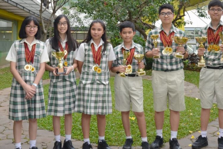 Ipeka Integrated Christian School (IICS) membawa pulang 39 medali emas dan 7 trofi lainnya di ajang World Scholar’s Cup Global Around (WSC). WSC adalah kompetisi debat bahasa Inggris internasional yang digelar di Hanoi, Vietnam, Athena, Yunani, dan Cape Town, Afrika Selatan sejak 26 Juni sampai 15 Agustus 2017. 