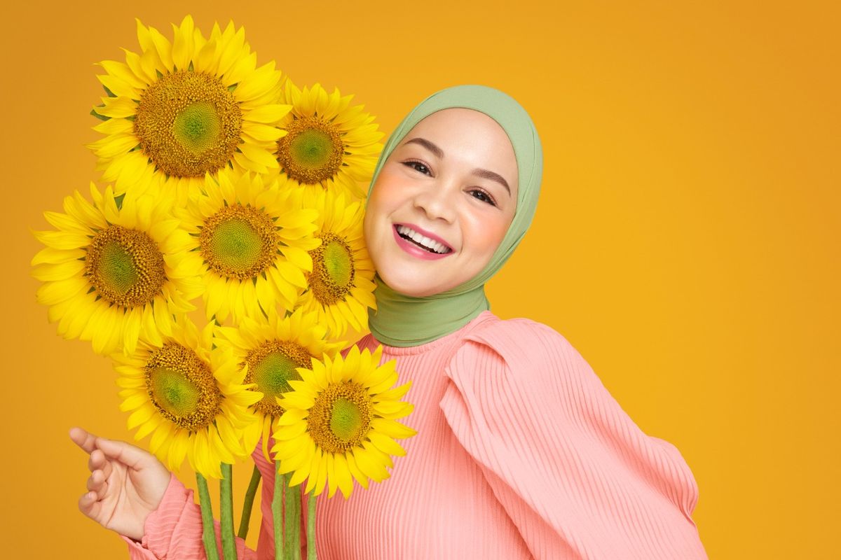 Tantri Namirah kombinasikan lipstik, blush dan pakaian cerah untuk meningkatkan mood selama pandemi