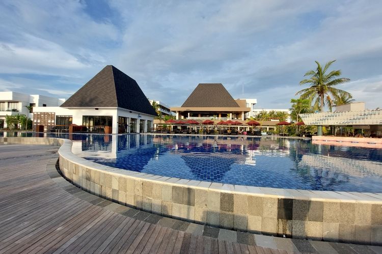 Suasana Pullman Lombok Merujani Mandalika Beach Resort di di Kawasan Mandalika, Kelurahan Kuta, Kecamatan Pujut, Kabupaten Lombok Tengah.