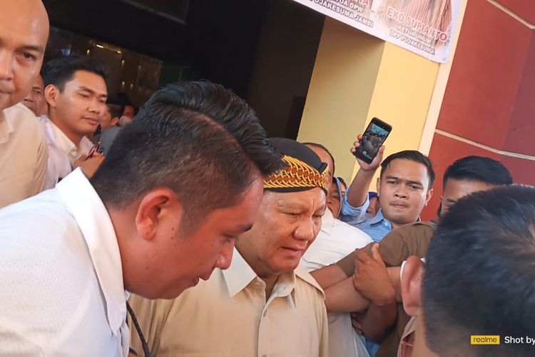 Capres Prabowo saat menghadiri deklarasi paguyuban suku Jawa di Jambi, Puja Kesuma, Abadi Convention Center, Selasa (9/1/2024).