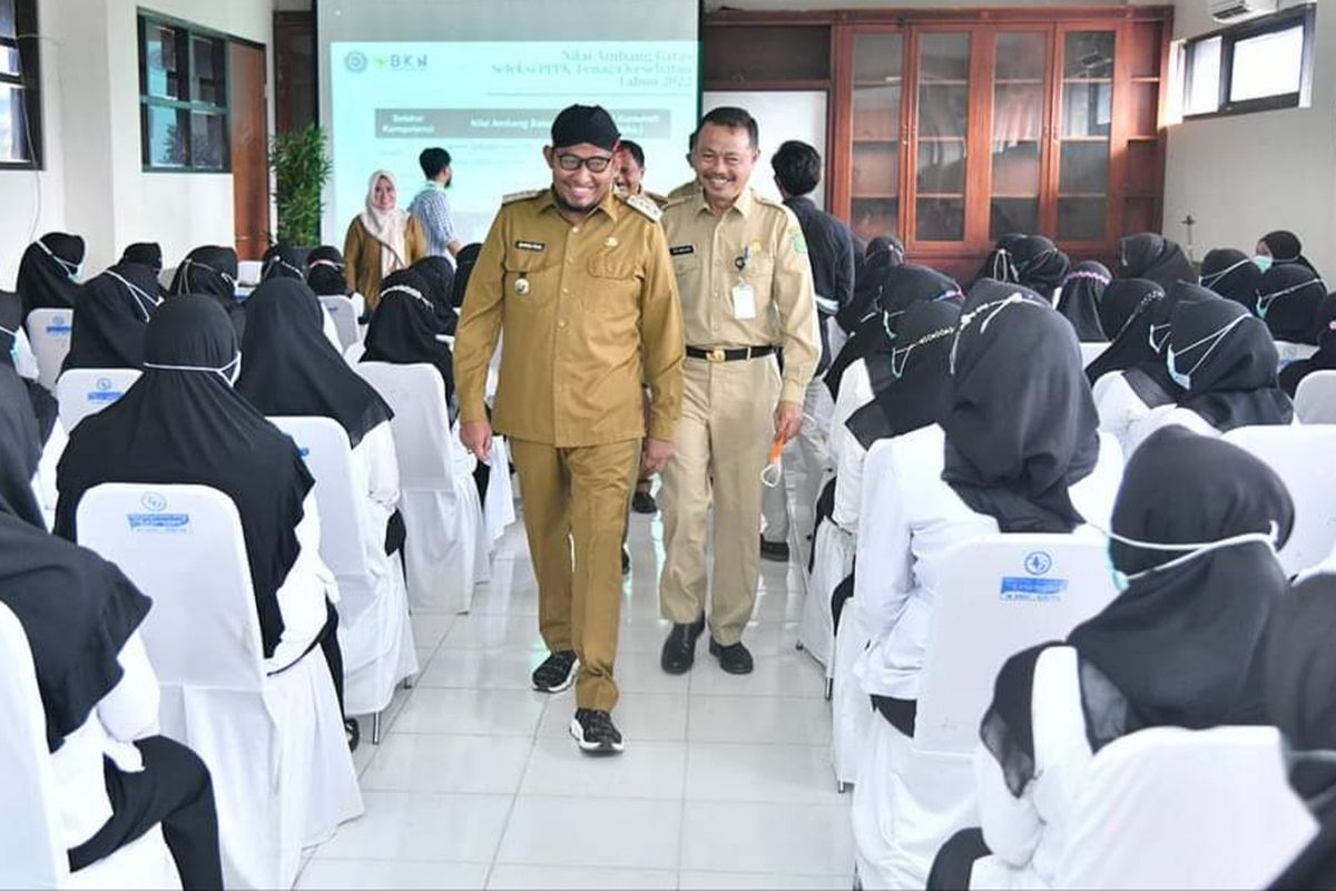 Bupati Sumenep Achmad Fauzi saat memberikan pengarahan kepada peserta PPPK 