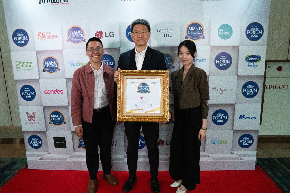 Perwakilan LG menerima Brand Choice Award 2026.