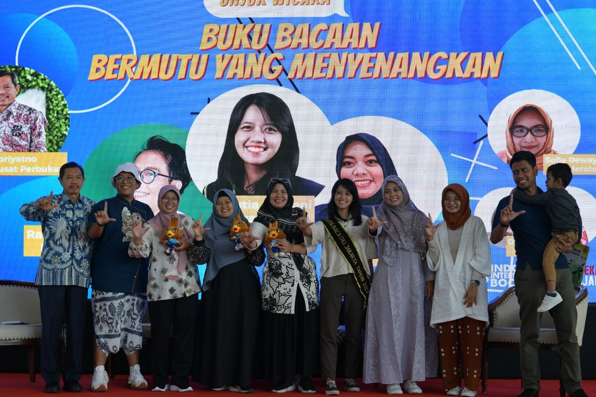 Pusat Buku (Pusbuk) Kemendikbudristek RI menerbitkan 20 buku nonteks untuk memantik semangat membaca anak-anak Indonesia. 