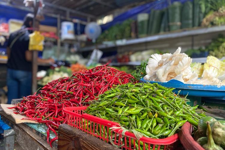 Meski saat ini harga daging dan cabai mulai stabil, namun harga komoditas sayur-mayur di sejumlah pasar tradisional di Batam, Kepulauan Riau (Kepri) mulai melonjak.