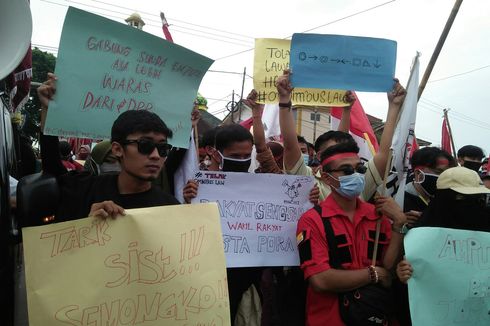 Demo Mahasiswa di Lampung, Pakai Gaya Milenial Menyindir DPR